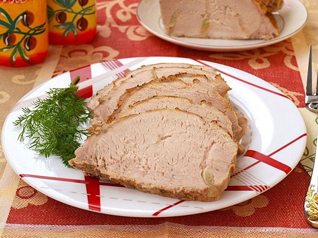 Почему стоит отложить нарезку буженины до утра: секреты идеального мяса