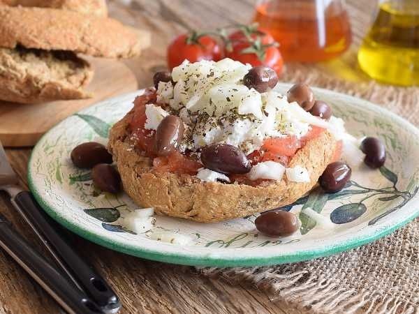 Как приготовить традиционный дакос: вкусная греческая закуска с историей
