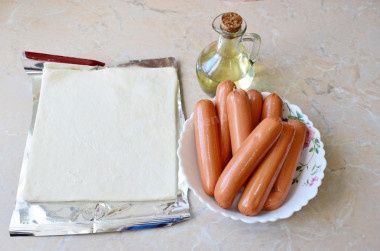 Спокойный перекус: сосиски в слоеном тесте на сковороде за считаные минуты