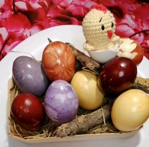 Лучшие экологичные способы окрашивания яиц на Пасху