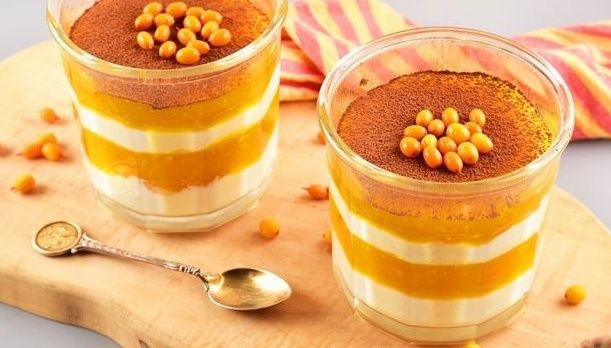 Восхитительный слоёный десерт из творога с облепихой