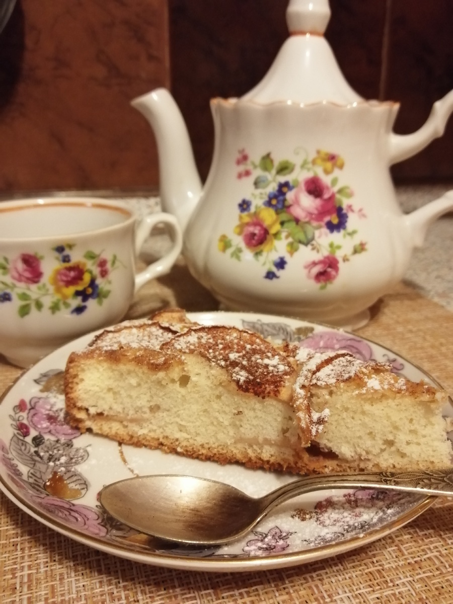 Шарлотка с яблоками и корицей: идеальный десерт для уютного вечера