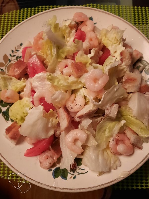 Цезарь с креветками: популярный салат в новом свете