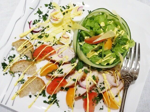 Эстетика и вкус: как подать куриный цезарь с изюминкой