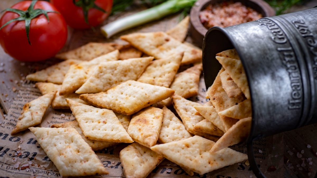 Не грусти, лучше похрусти! Готовим хрустящие крекеры с солью и паприкой