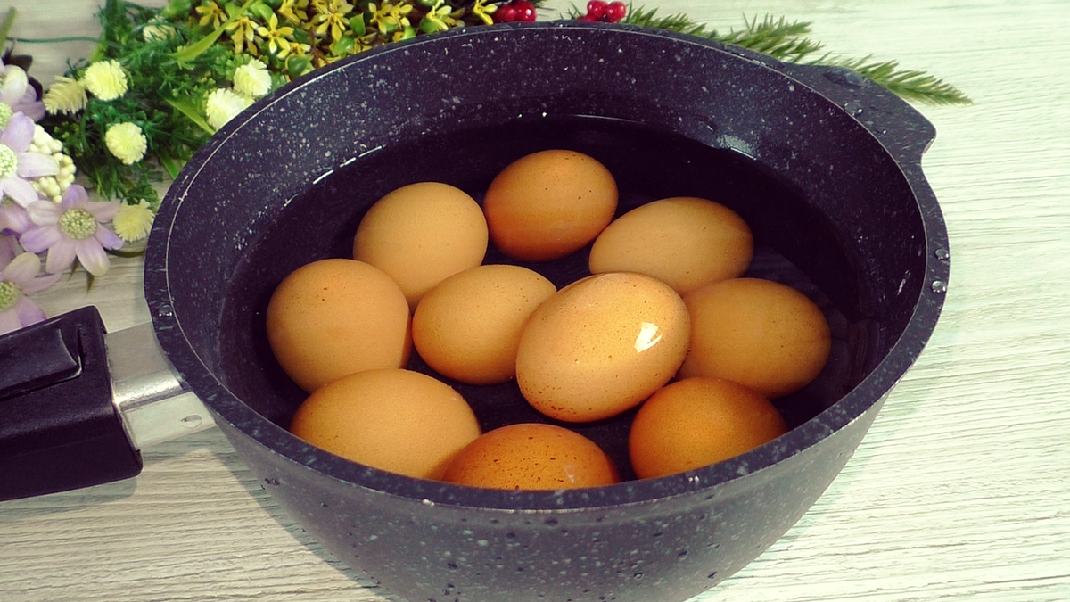 Неожиданные фаршированные яйца: закуска, которая украсит любой праздник