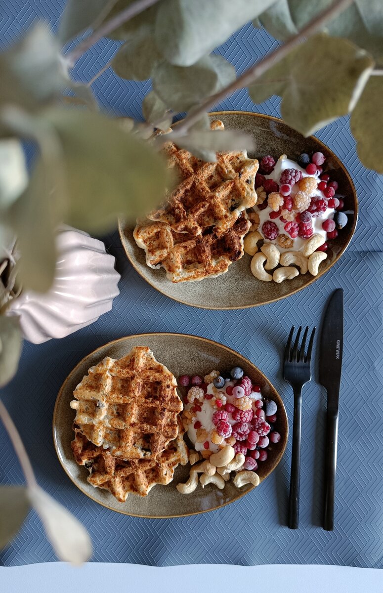 Творожные вафли с семенами чиа и черносливом без сахара и глютена