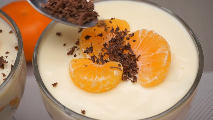 Необычный десерт: йогурт с мандаринами в шоколаде, который покорит вашу семью