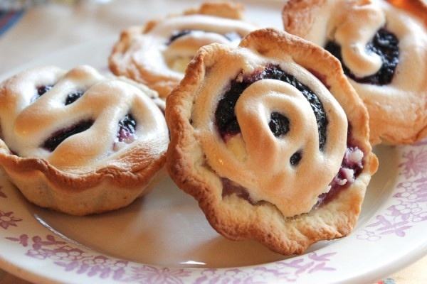 Волшебные песочные корзинки с творогом и смородиной для всей семьи