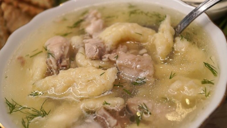 Простой суп с клецками, который передает дух бабушкиной кухни