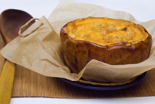 Сладкий сюрприз: каша гурьевская, запеченная в тыкве