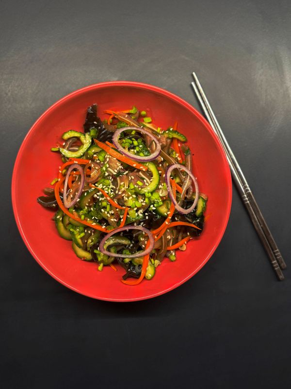 Необычный салат с свиными ушами: гастрономическое приключение