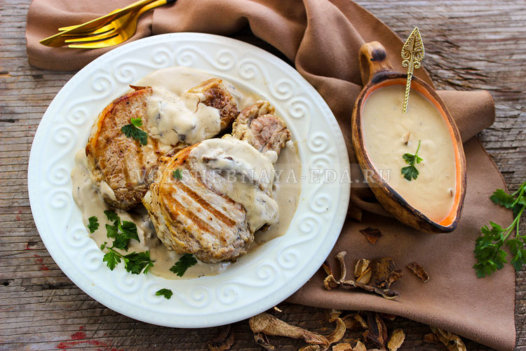 Свиная корейка под грибным соусом: кулинарная классика на любой стол
