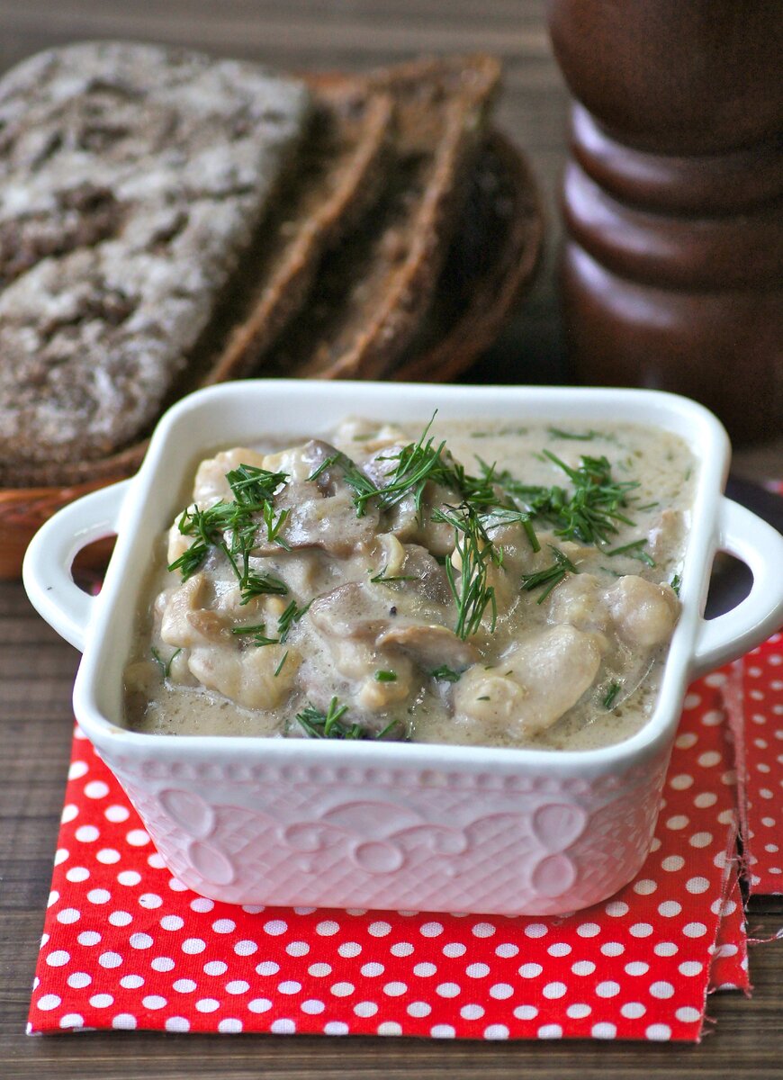 Нежный бефстроганов из курицы с грибами