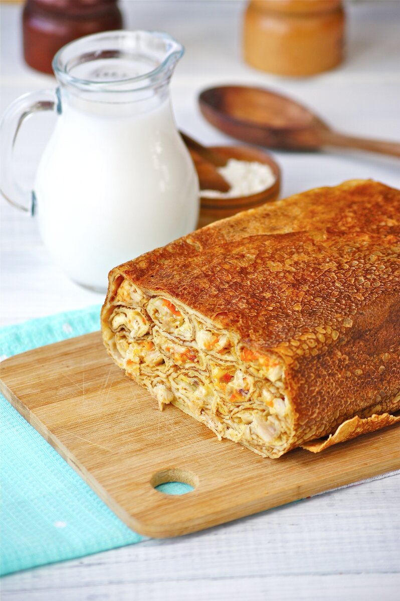 Нежный блинный пирог с курицей и сыром для всей семьи