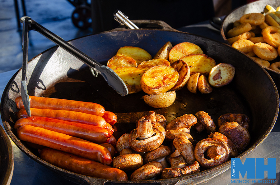 Сказочная рождественская ярмарка привлекает минчан