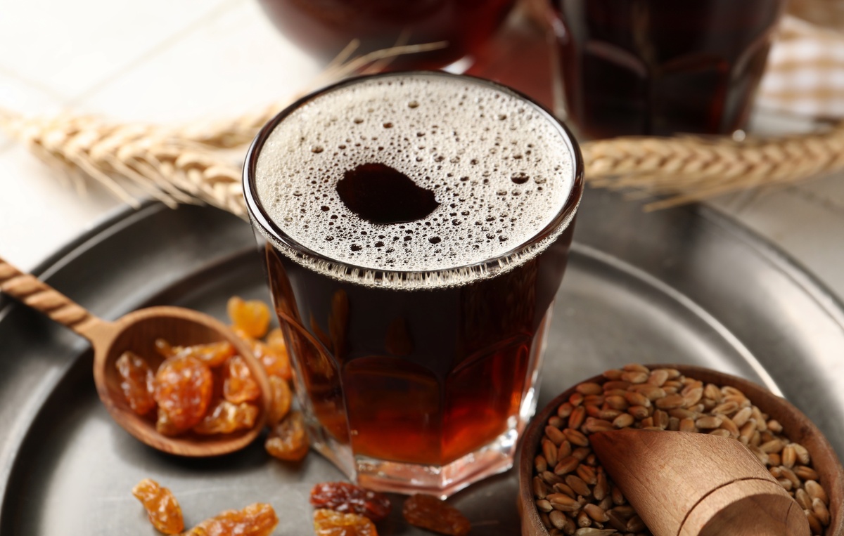 Избавьтесь от жары: как приготовить домашний темный квас