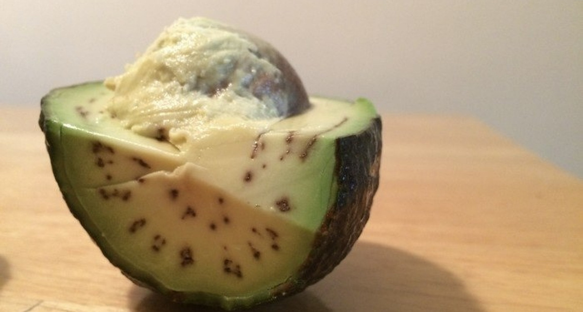 Что на самом деле означает потемнение мякоти авокадо?