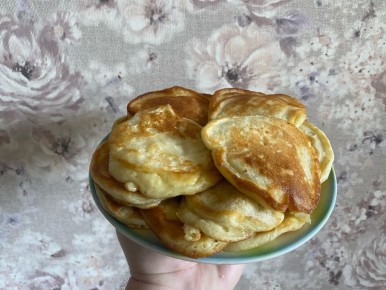 Нежные оладушки на кефире за полчаса: простой рецепт