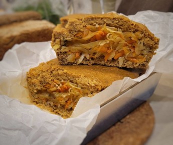 Удивительный заливной пирог с капустой для вегетарианцев