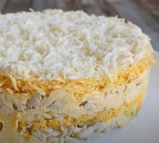 Салат с курицей и кальмарами: изысканное блюдо для вашего стола