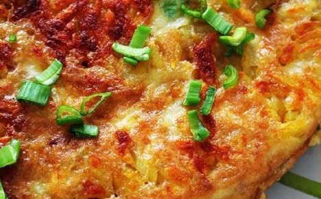 Картофельный пирог без теста: сытный и быстрый ужин на сковороде