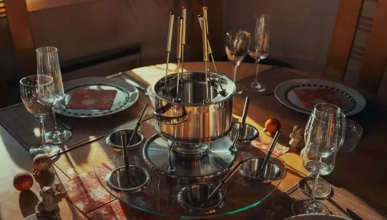 Сырное фондю: уникальный ритуал на вашем столе