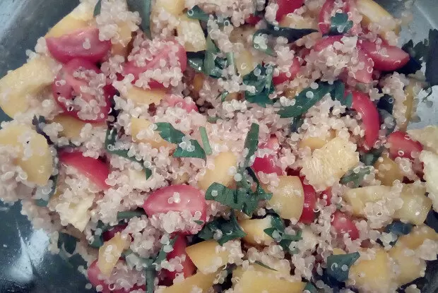 Идеальный овощной салат с киноа и брынзой для вашего стола