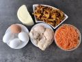 Необычный салат с лисичками и курицей для праздничного стола