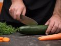 Свежие салаты с кабачком: новые идеи для летнего стола
