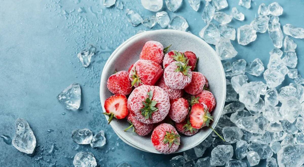 Как сохранить ягодный вкус лета: секреты заморозки клубники