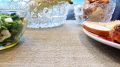Вкусный обед: жареные куриные крылышки и свежие гарниры